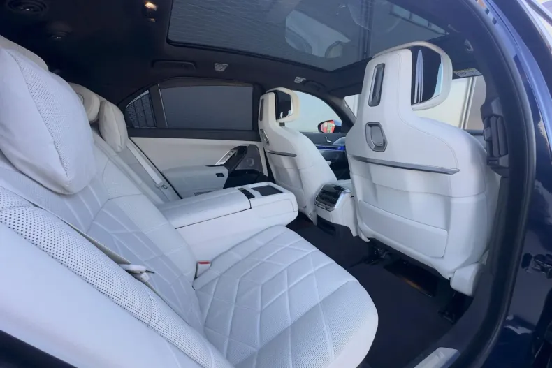 BMW 750e (Seria 7) din 2024 cu 50.000 km - oferta BMW232883 - foto 19