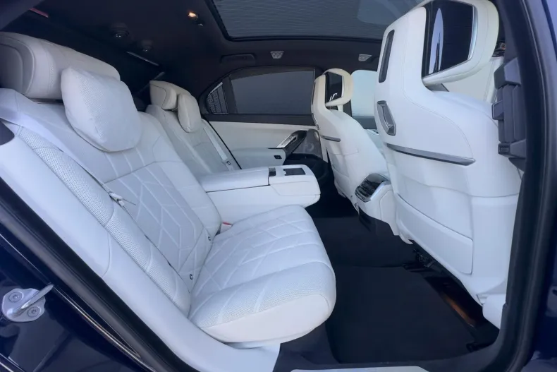 BMW 750e (Seria 7) din 2024 cu 50.000 km - oferta BMW232883 - foto 20