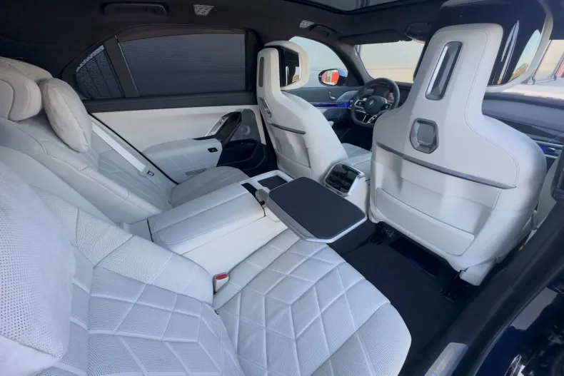 BMW 750e (Seria 7) din 2024 cu 50.000 km - oferta BMW232883 - foto 22