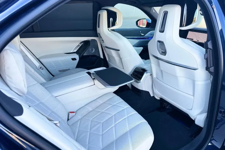 BMW 750e (Seria 7) din 2024 cu 50.000 km - oferta BMW232883 - foto 23