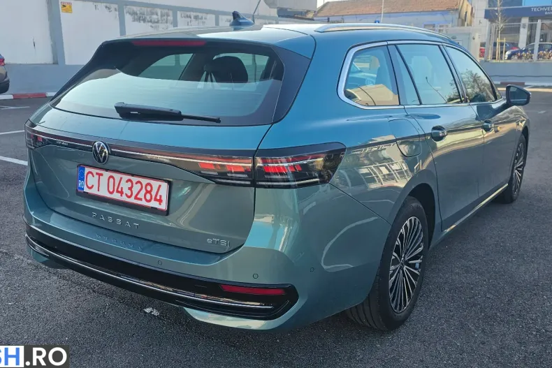 Volkswagen Passat din 2024 cu 13.236 km - oferta VOL232885 - foto 13