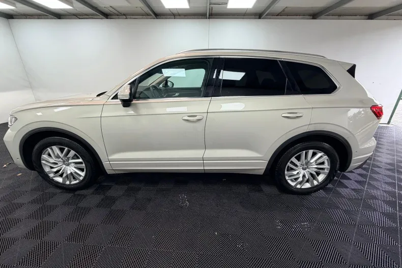 Volkswagen Touareg din 2024 cu 25.000 km - oferta VOL232893 - foto 3
