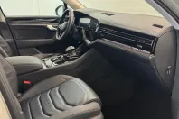 Volkswagen Touareg din 2024 cu 25.000 km - oferta VOL232893 - foto 6