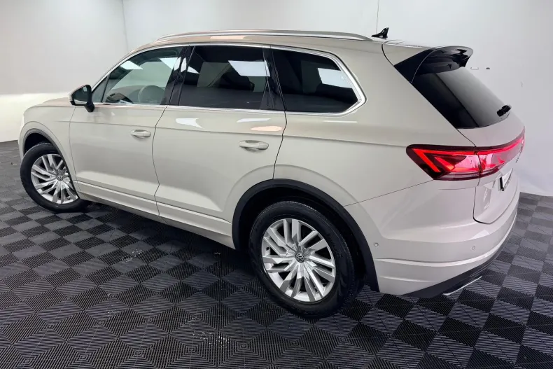 Volkswagen Touareg din 2024 cu 25.000 km - oferta VOL232893 - foto 25
