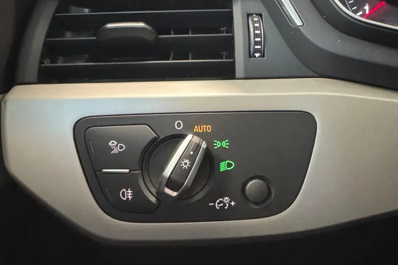 Audi A4 Limuzina din 2023 cu 77.000 km - oferta AUD232894 - foto 8