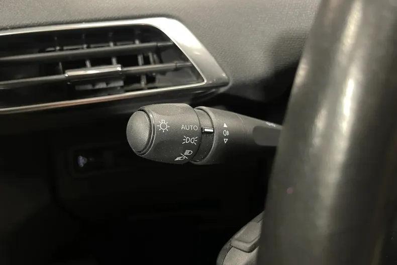 Peugeot 5008 din 2021 cu 125.205 km - oferta PEU232924 - foto 29