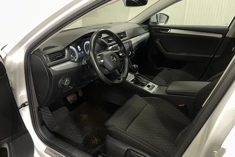 Skoda Superb din 2020 cu 103.590 km - oferta SKO232926 - foto 5