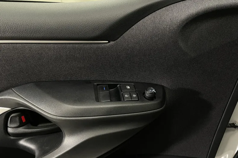Toyota Yaris din 2023 cu 102.521 km - oferta TOY232936 - foto 13