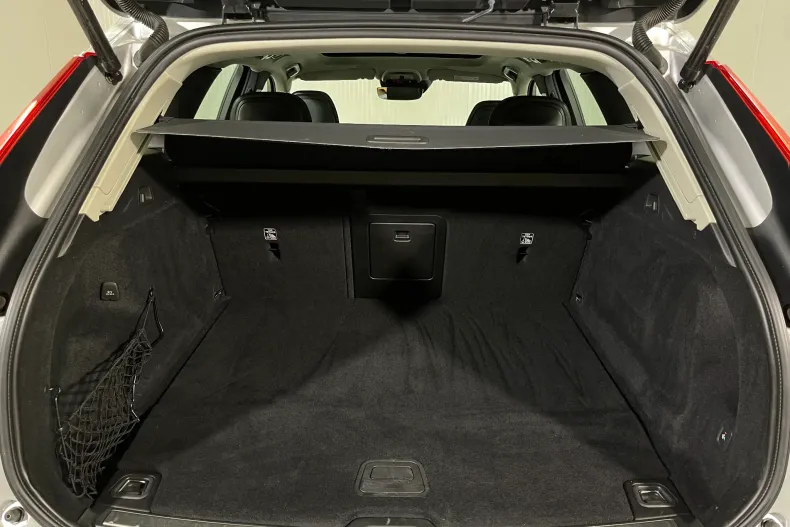 Volvo XC60 din 2021 cu 139.012 km - oferta VOL232953 - foto 13