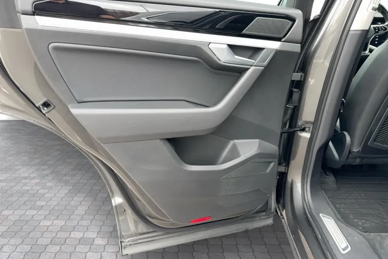 Volkswagen Touareg din 2023 cu 103.240 km - oferta VOL232976 - foto 29