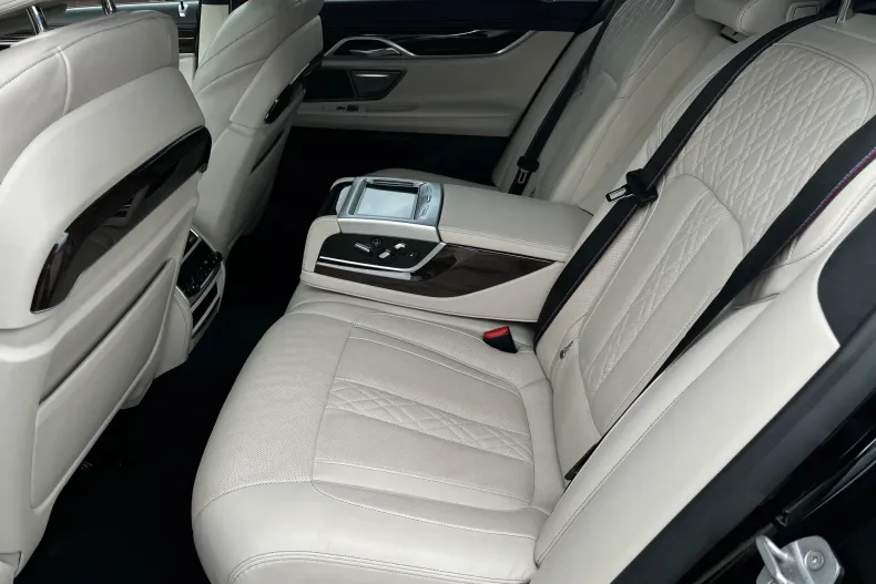 BMW 750i (Seria 7) din 2020 cu 128.374 km - oferta BMW232982 - foto 11