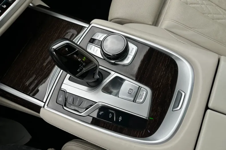 BMW 750i (Seria 7) din 2020 cu 128.374 km - oferta BMW232982 - foto 27
