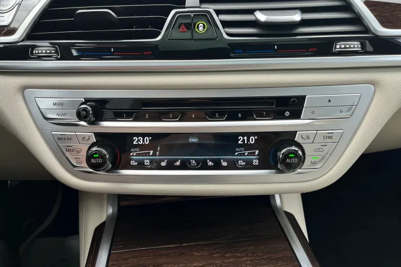 BMW 750i (Seria 7) din 2020 cu 128.374 km - oferta BMW232982 - foto 28