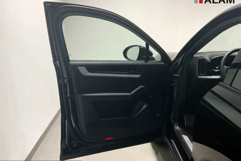Porsche Cayenne din 2025 cu 20.000 km - oferta POR233023 - foto 12