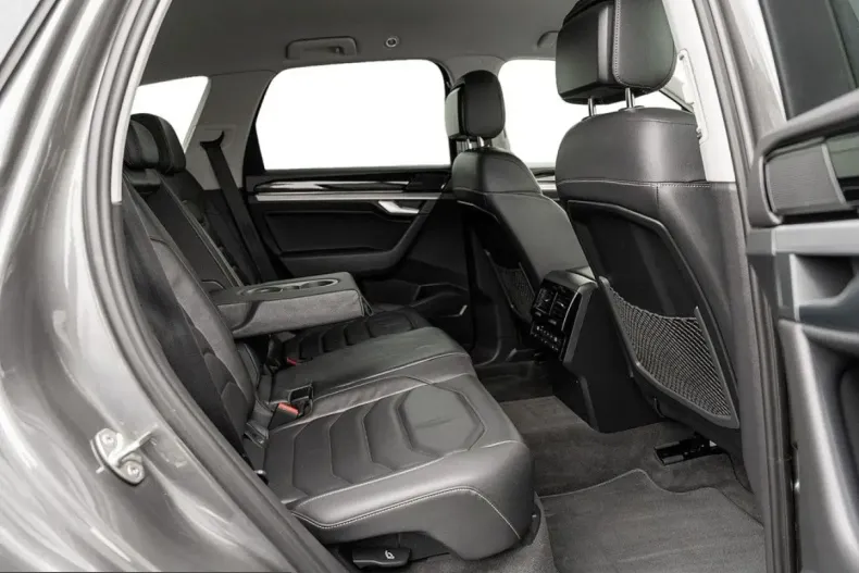 Volkswagen Touareg din 2023 cu 92.775 km - oferta VOL233088 - foto 4