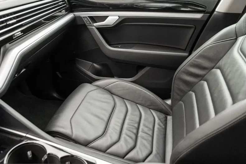 Volkswagen Touareg din 2023 cu 92.775 km - oferta VOL233088 - foto 9