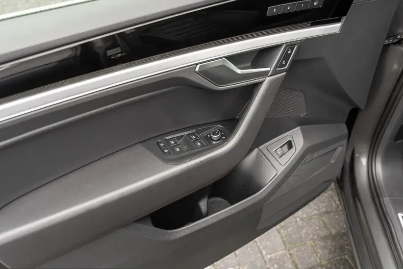 Volkswagen Touareg din 2023 cu 92.775 km - oferta VOL233088 - foto 13