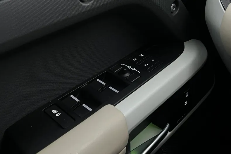 Land Rover Defender din 2024 cu 98.900 km - oferta LAN233152 - foto 19