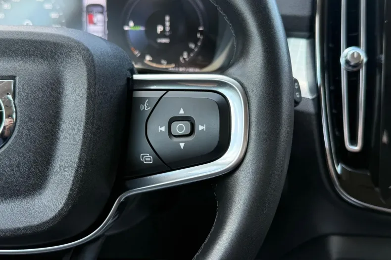 Volvo XC40 din 2021 cu 79.234 km - oferta VOL233190 - foto 17