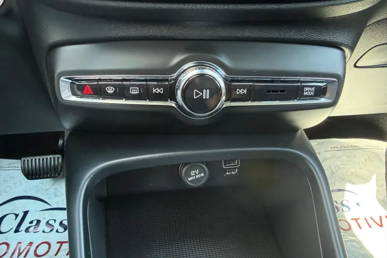 Volvo XC40 din 2021 cu 79.234 km - oferta VOL233190 - foto 19
