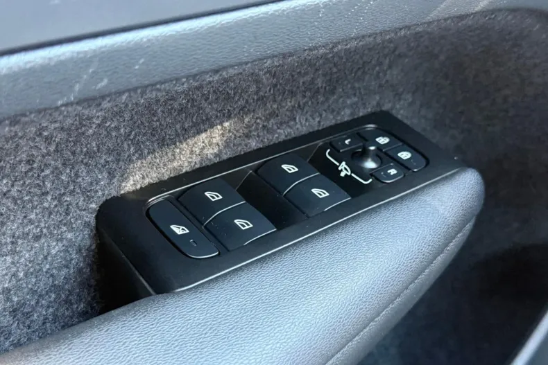 Volvo XC40 din 2021 cu 79.234 km - oferta VOL233190 - foto 21