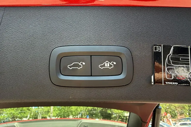 Volvo XC40 din 2021 cu 79.234 km - oferta VOL233190 - foto 26