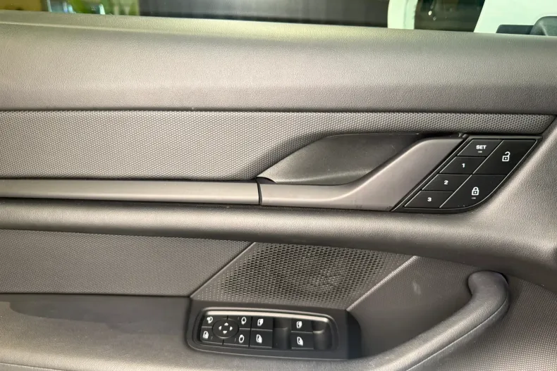 Porsche Taycan din 2023 cu 39.262 km - oferta POR233220 - foto 14