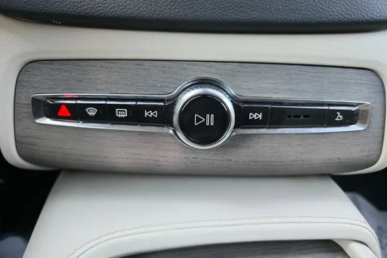 Volvo XC90 din 2023 cu 51.085 km - oferta VOL233290 - foto 14