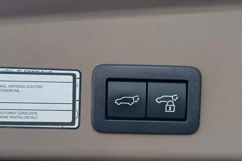 Toyota Corolla Cross din 2025 cu 7.450 km - oferta TOY233335 - foto 7