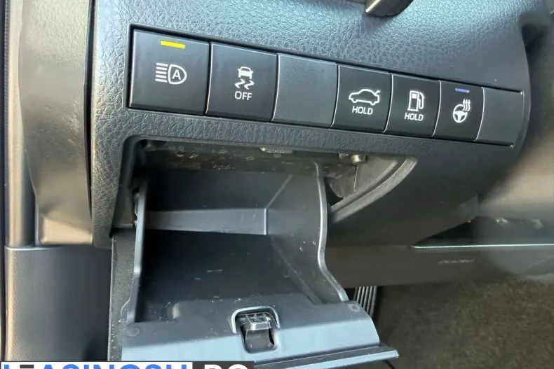 Toyota Camry din 2023 cu 38.436 km - oferta TOY233341 - foto 10