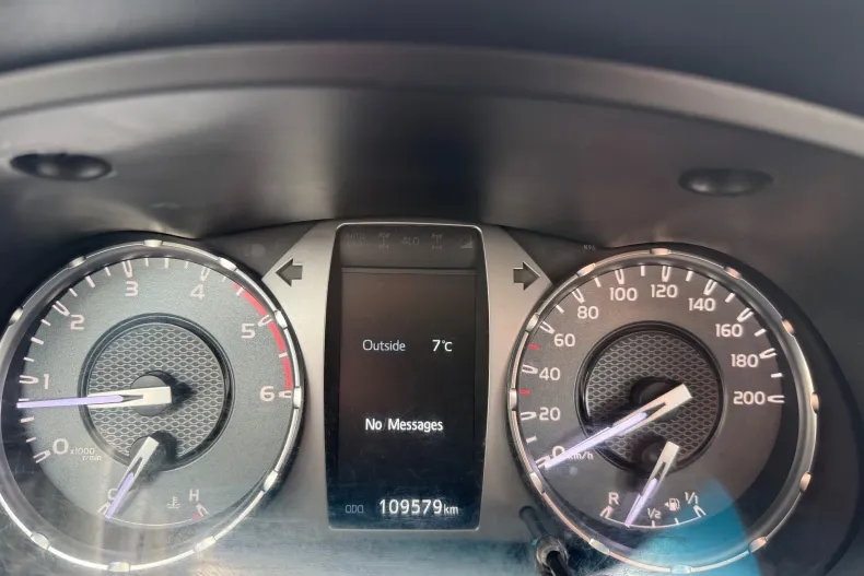 Toyota Hilux din 2021 cu 109.579 km - oferta TOY233346 - foto 6