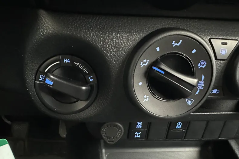 Toyota Hilux din 2021 cu 109.579 km - oferta TOY233346 - foto 8