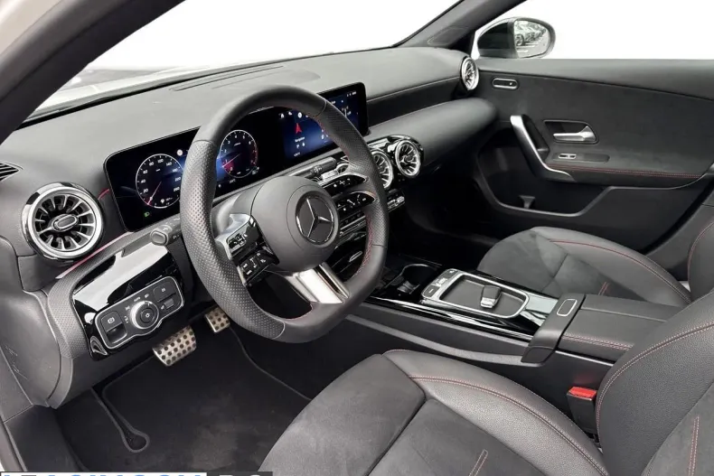 Mercedes-Benz A 220 (Clasa A) din 2024 cu 8.160 km - oferta MER233366 - foto 7
