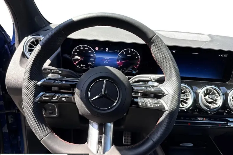Mercedes-Benz GLA 200 (Clasa GLA) din 2023 cu 17.367 km - oferta MER233369 - foto 8