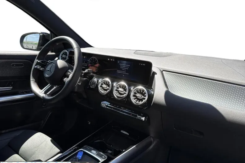 Mercedes-Benz GLA 200 (Clasa GLA) din 2023 cu 17.367 km - oferta MER233369 - foto 10