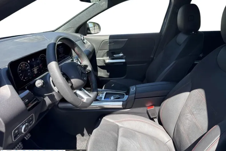 Mercedes-Benz GLA 200 (Clasa GLA) din 2023 cu 17.367 km - oferta MER233369 - foto 12