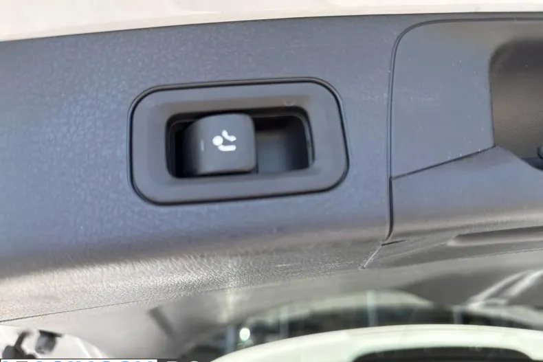Mercedes-Benz GLB (Clasa GLB) din 2024 cu 38.552 km - oferta MER233372 - foto 15