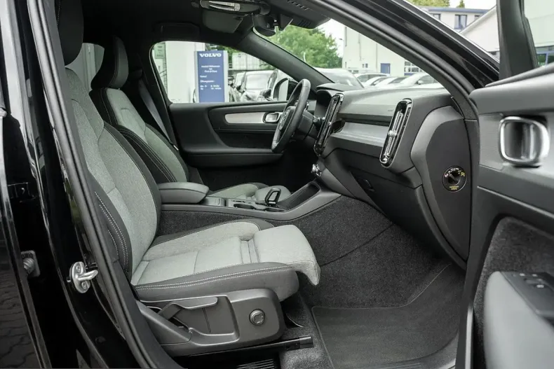Volvo XC40 din 2024 cu 49.000 km - oferta VOL233382 - foto 2