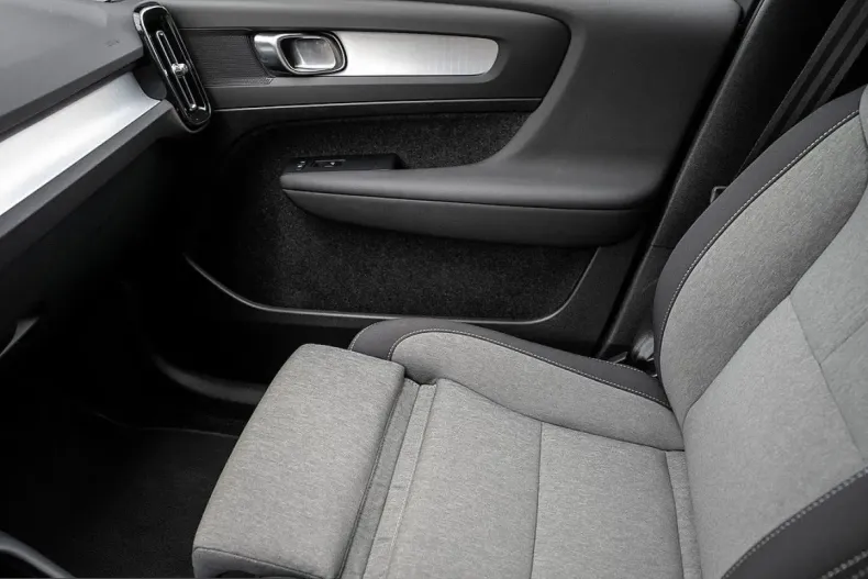 Volvo XC40 din 2024 cu 49.000 km - oferta VOL233382 - foto 20