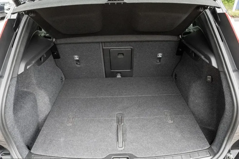 Volvo XC40 din 2024 cu 49.000 km - oferta VOL233382 - foto 26