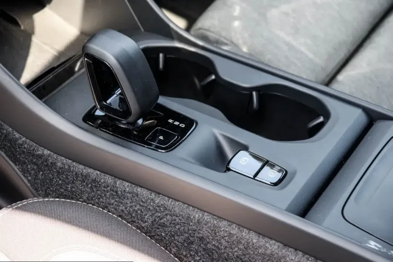 Volvo XC40 din 2024 cu 46.300 km - oferta VOL233385 - foto 9