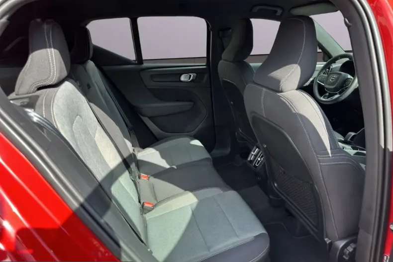 Volvo XC40 din 2024 cu 41.757 km - oferta VOL233388 - foto 8