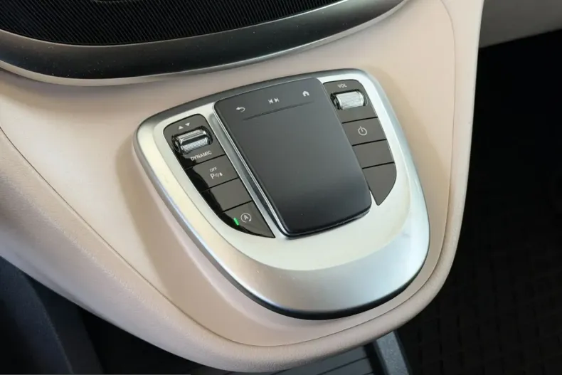 Mercedes-Benz V 300 (Clasa V) din 2022 cu 83.300 km - oferta MER233405 - foto 24