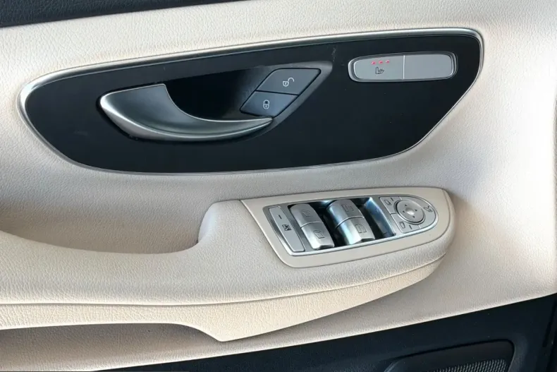 Mercedes-Benz V 300 (Clasa V) din 2022 cu 83.300 km - oferta MER233405 - foto 26
