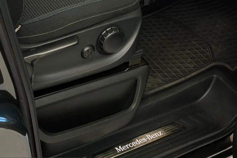 Mercedes-Benz V 300 (Clasa V) din 2022 cu 83.300 km - oferta MER233405 - foto 44
