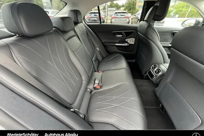 Mercedes-Benz C 400 (Clasa C) din 2024 cu 45.063 km - oferta MER233410 - foto 15