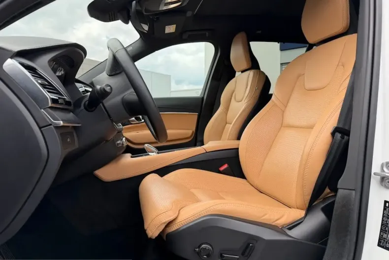 Volvo XC90 din 2024 cu 18.800 km - oferta VOL233429 - foto 3
