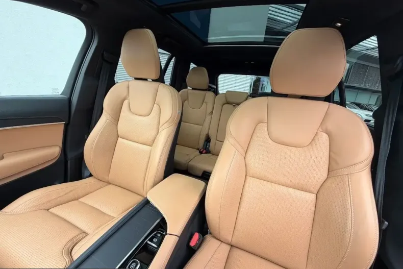 Volvo XC90 din 2024 cu 18.800 km - oferta VOL233429 - foto 4