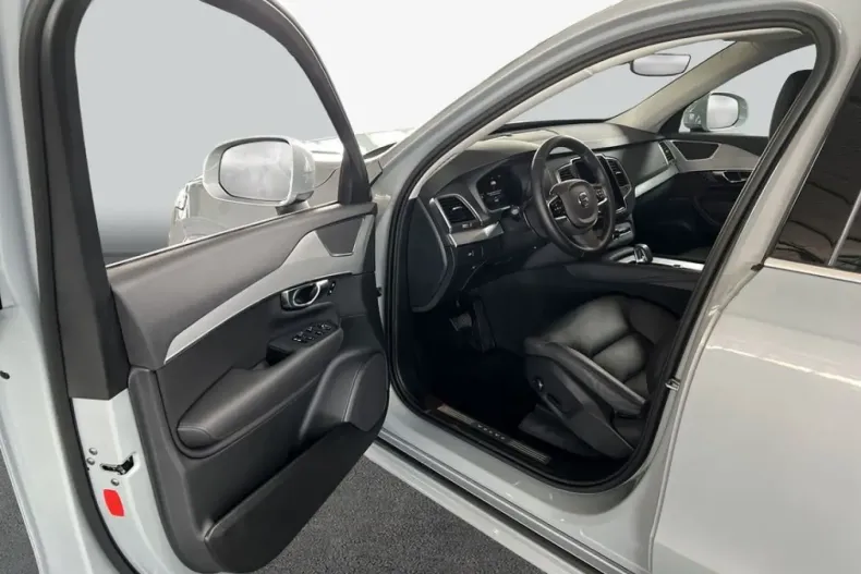 Volvo XC90 din 2024 cu 21.462 km - oferta VOL233430 - foto 9
