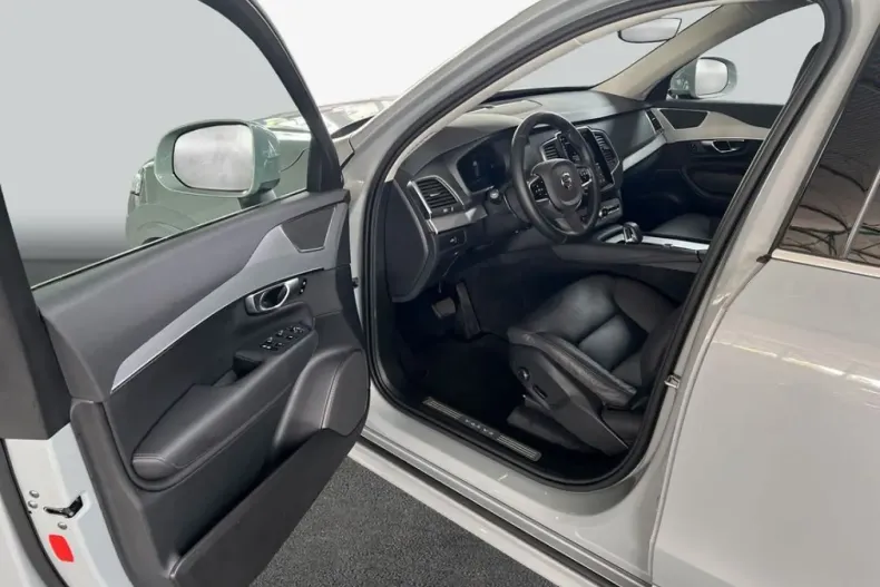 Volvo XC90 din 2024 cu 43.120 km - oferta VOL233431 - foto 8